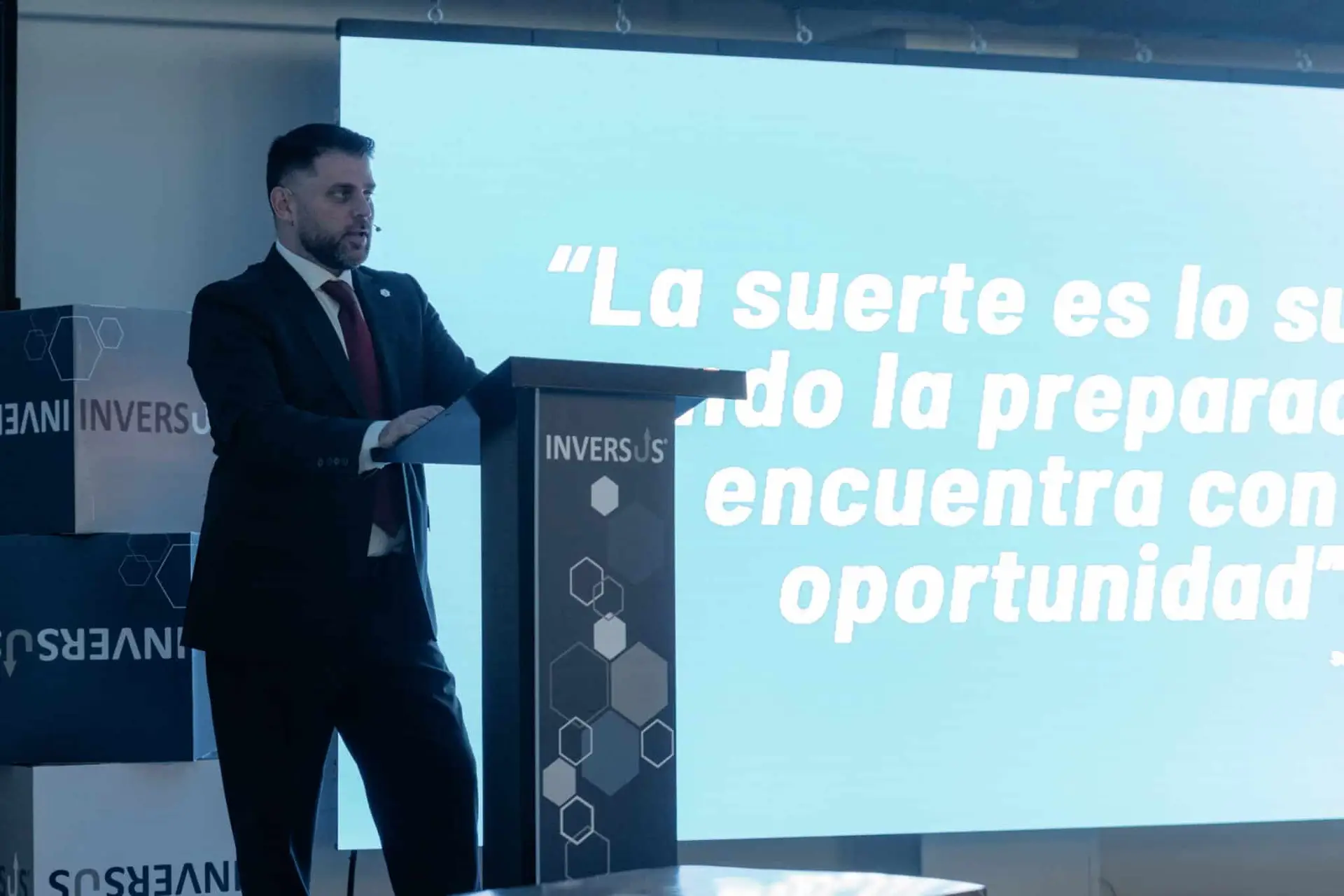 87-5C6A7711